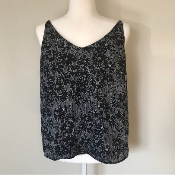 Banana Republic Navy & White Floral V Neck Tanktop - Picture 3 of 8